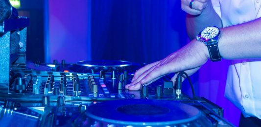 תקליטן לחתונות - מסיבת ריקודים שלא נגמרת